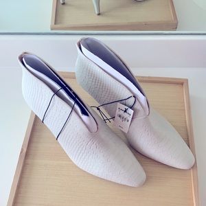 Express Womens Boots white High Heel